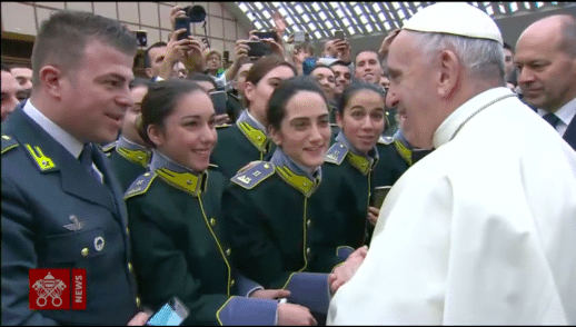 "En Cristo crucificado reconocemos al sacerdote" - Papa Francisco