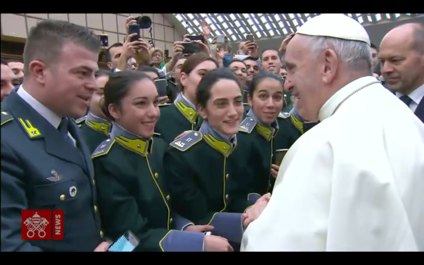 "En Cristo crucificado reconocemos al sacerdote" - Papa Francisco